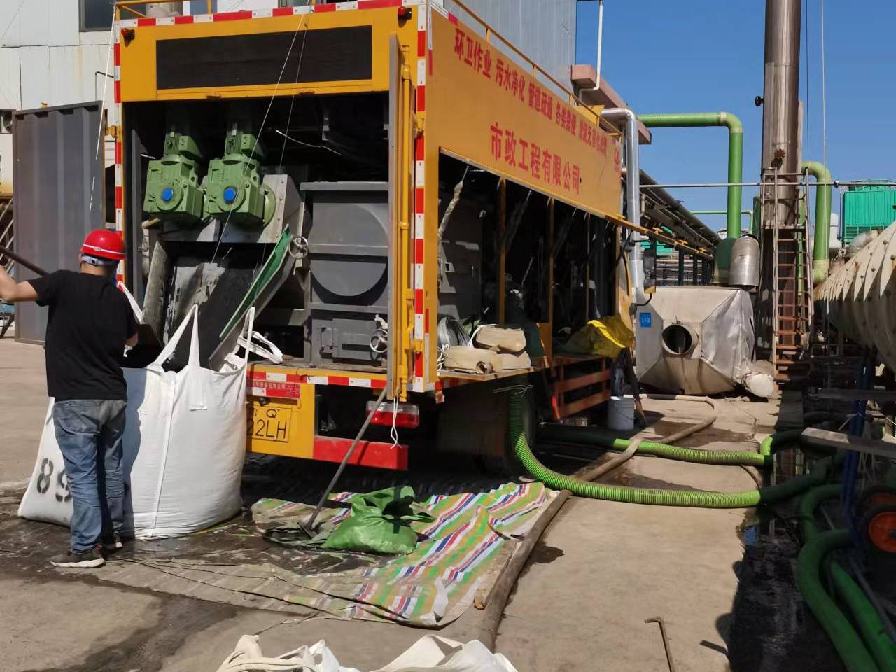 德兴淤泥压干处理